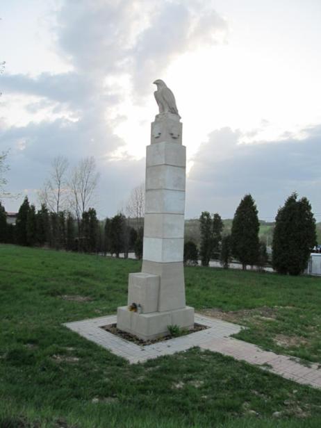 Pomnik (1).JPG