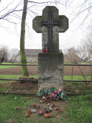 Bogucice - cmentarz wojenny (1).jpg