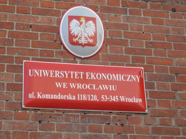 WrocÂław LSR - ul. Komandorska 118 - 120, Uniwersytet Ekonomiczny.jpg