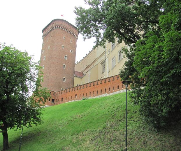 20. Cytadela Wawel - pod BasztÂą SnatorskÂą.JPG