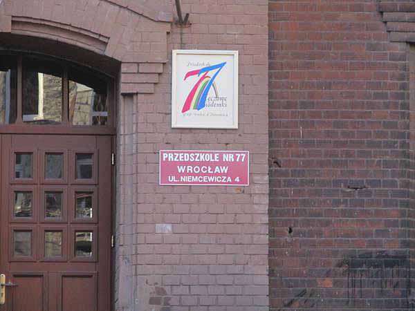 WrocÂław LSR - ulica Juliana Ursyna Niemcewicza 4 - budynek przedszkola.jpg