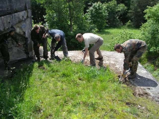 Odrestaurowywanie bunkra w Szczecinku (7).JPG